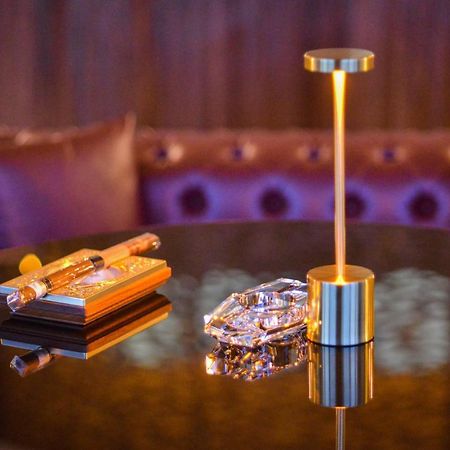 Century Marina Hotel - Lusail Εξωτερικό φωτογραφία The table lamp