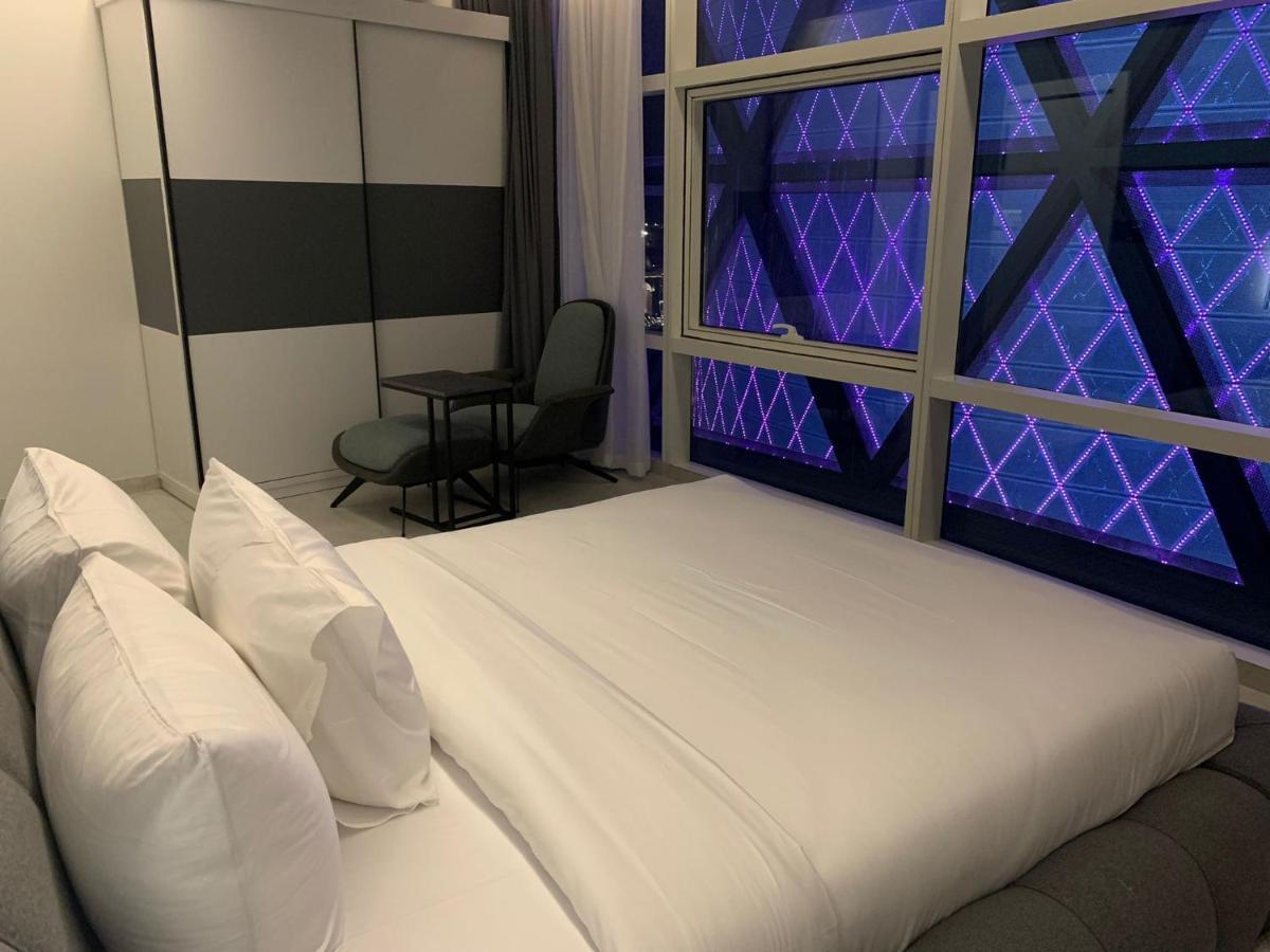 Century Marina Hotel - Lusail Εξωτερικό φωτογραφία A bedroom at the hotel