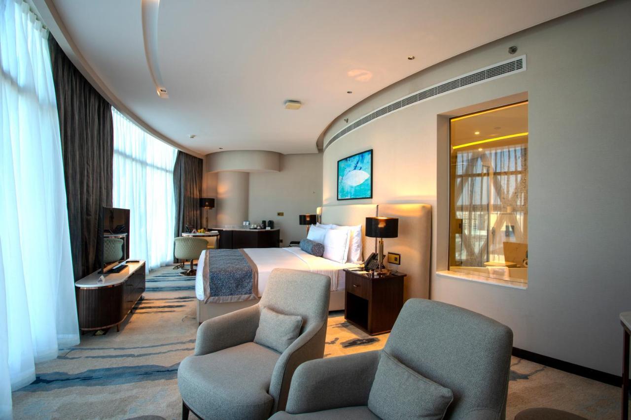 Century Marina Hotel - Lusail Εξωτερικό φωτογραφία A suite at the hotel