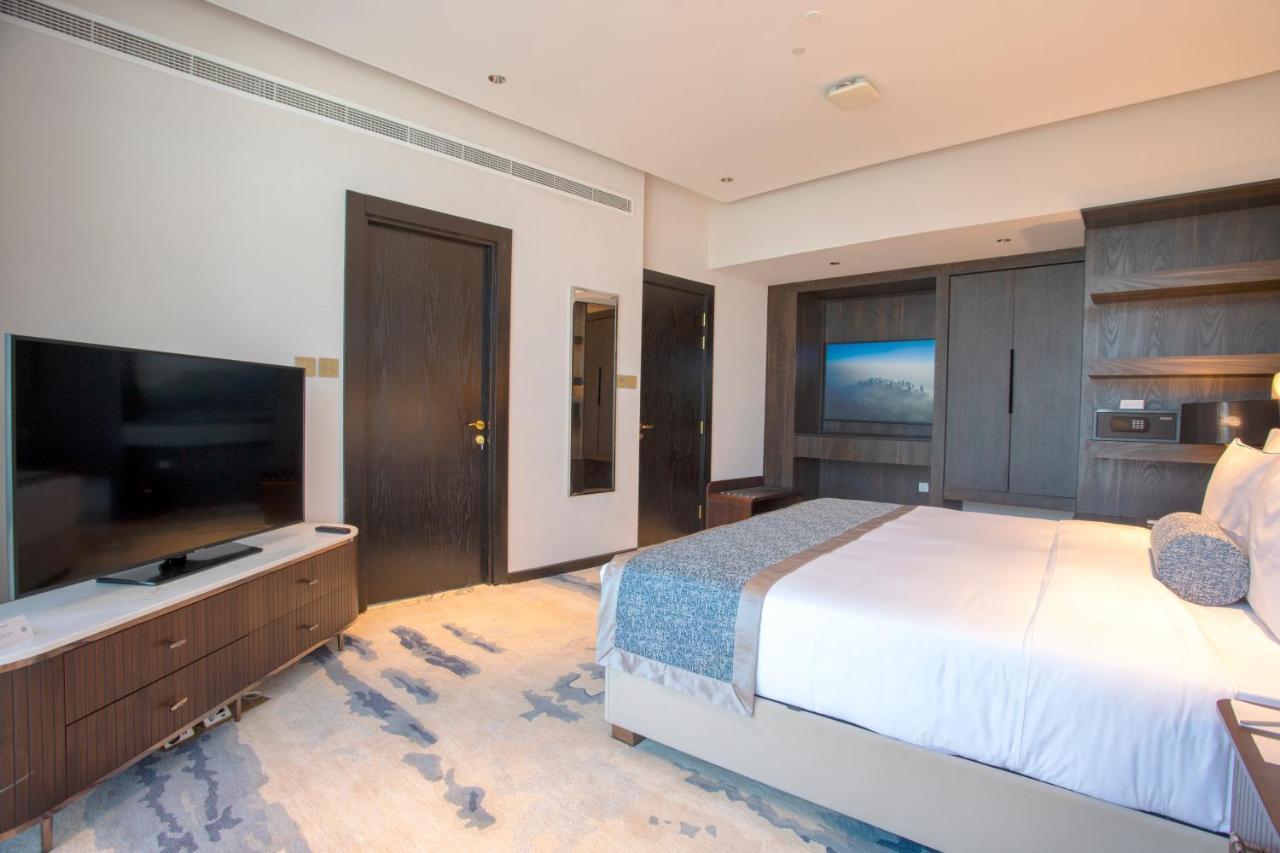 Century Marina Hotel - Lusail Εξωτερικό φωτογραφία A bedroom at the hotel