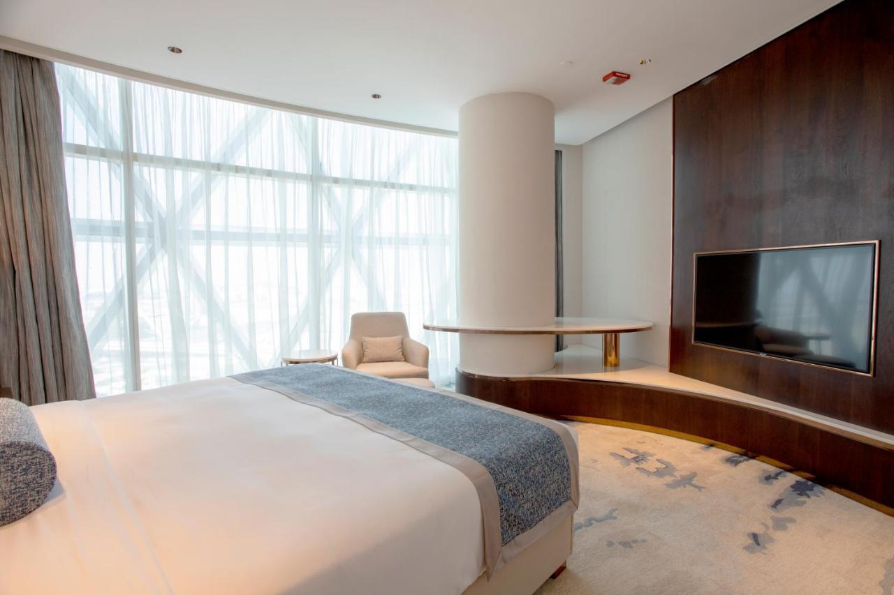 Century Marina Hotel - Lusail Εξωτερικό φωτογραφία A bedroom at the hotel