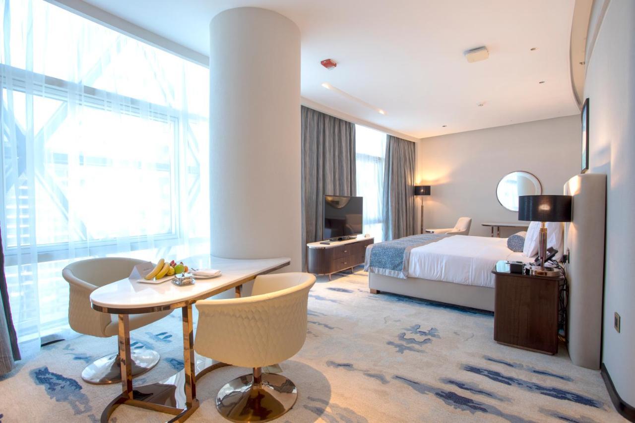 Century Marina Hotel - Lusail Εξωτερικό φωτογραφία A suite at the hotel