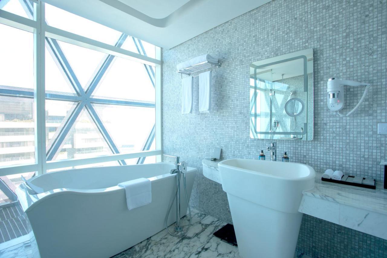 Century Marina Hotel - Lusail Εξωτερικό φωτογραφία Bathroom