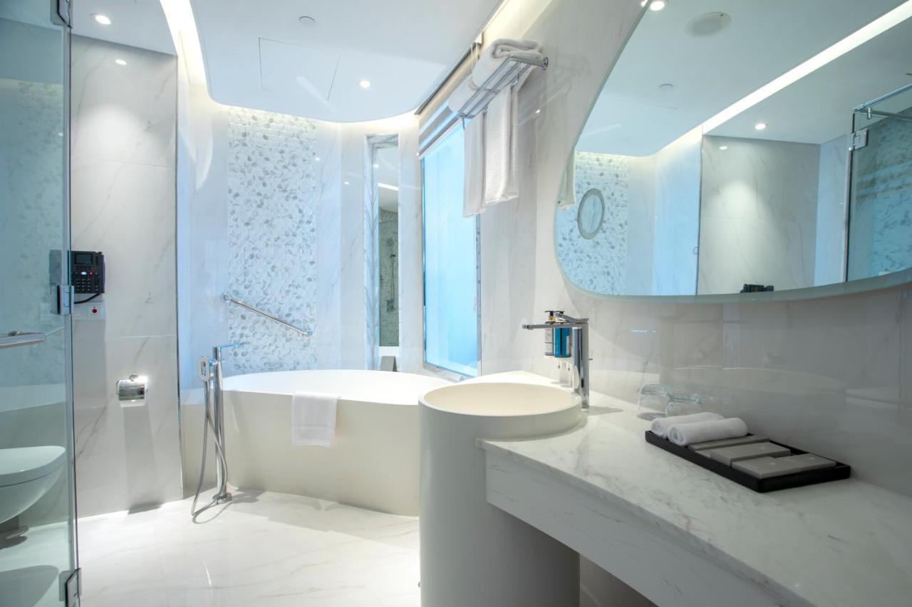 Century Marina Hotel - Lusail Εξωτερικό φωτογραφία Bathroom