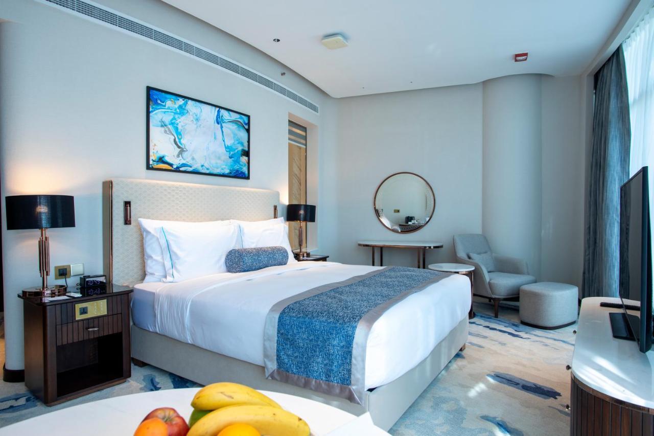 Century Marina Hotel - Lusail Εξωτερικό φωτογραφία A bedroom at the hotel