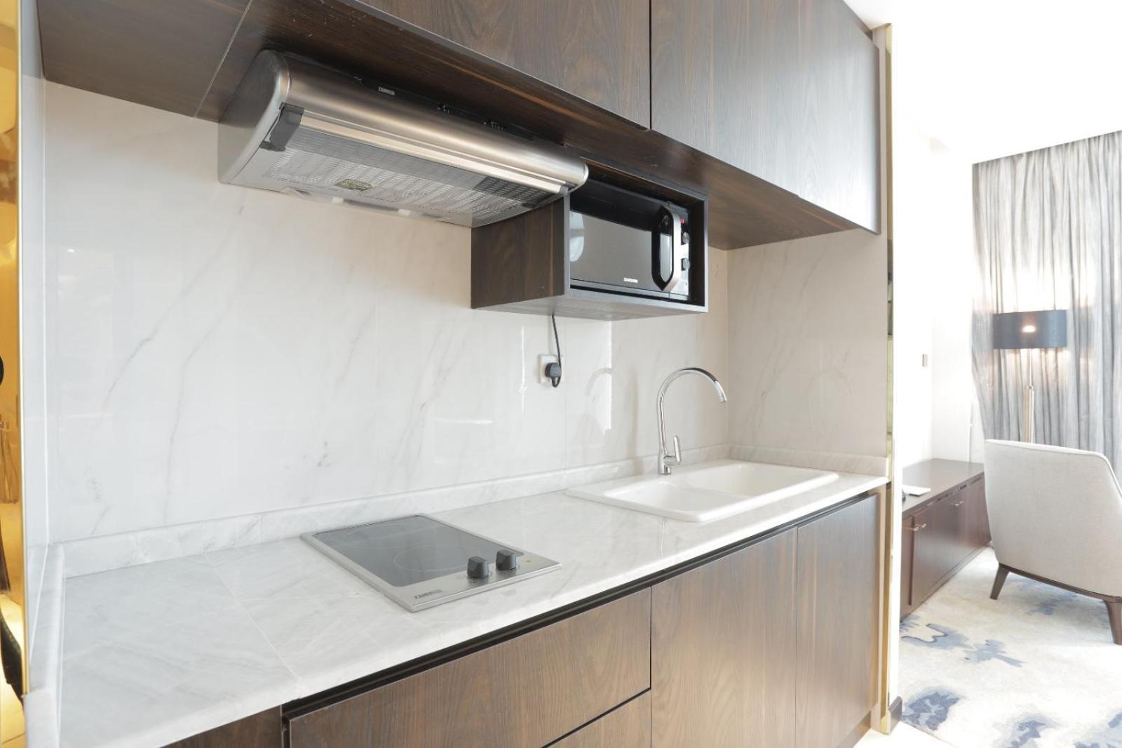 Century Marina Hotel - Lusail Εξωτερικό φωτογραφία A modern kitchen