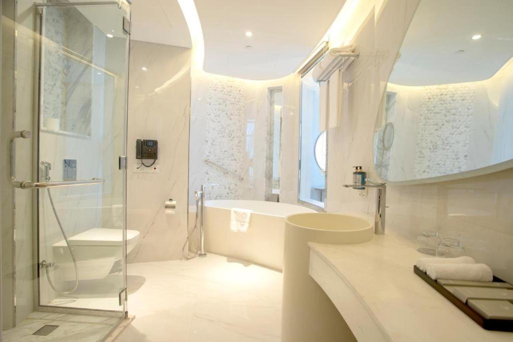 Century Marina Hotel - Lusail Εξωτερικό φωτογραφία Bathroom
